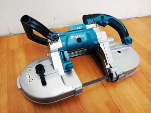 makita　充電式ポータブルバンドソー　PB180D-1