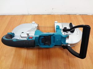 makita　充電式ポータブルバンドソー　PB180D-4