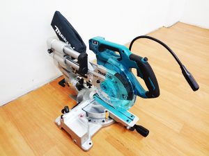 makita　充電式スライドマルノコ　LS610D-1