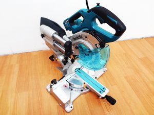 makita　充電式スライドマルノコ　LS610D-4