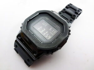 カシオ　G-SHOCK　電波ソーラーウォッチ　GMW-B5000-1