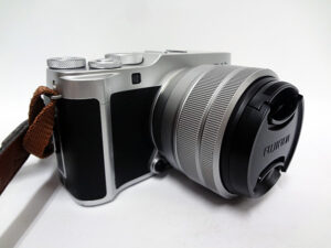 富士フイルム　デジタルミラーレスカメラ　X-A7-1