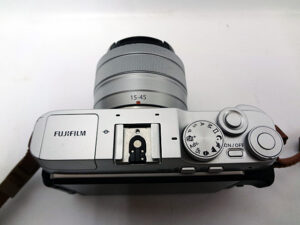 富士フイルム　デジタルミラーレスカメラ　X-A7-4