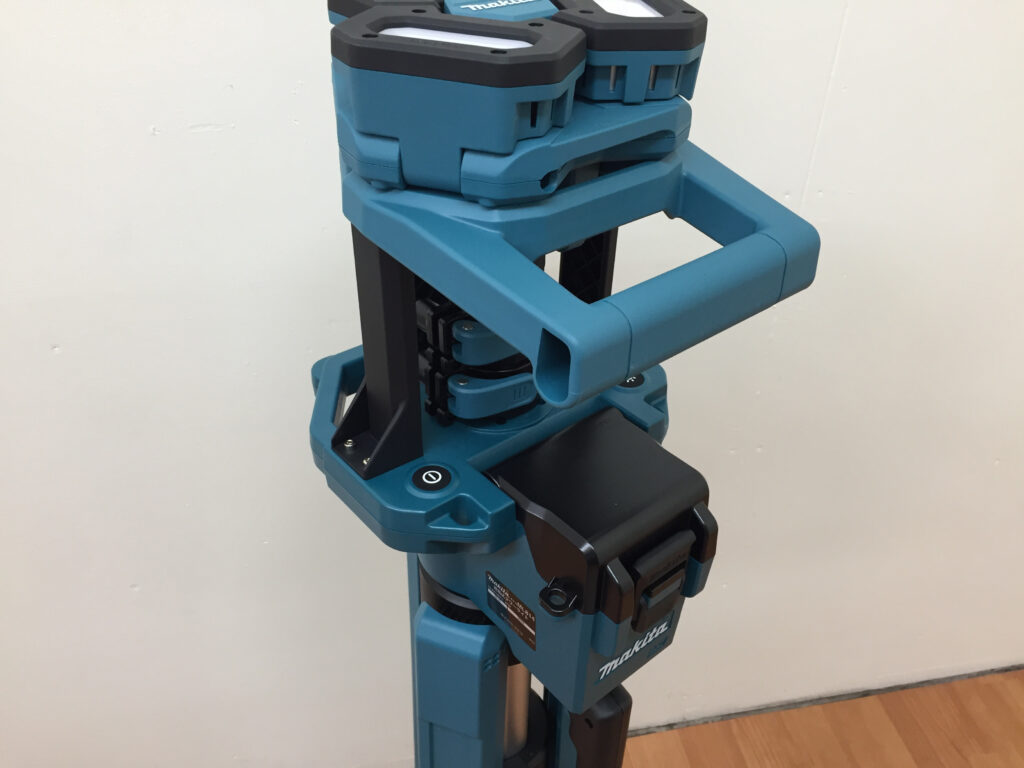 マキタ　充電式タワーライト　ML814-3