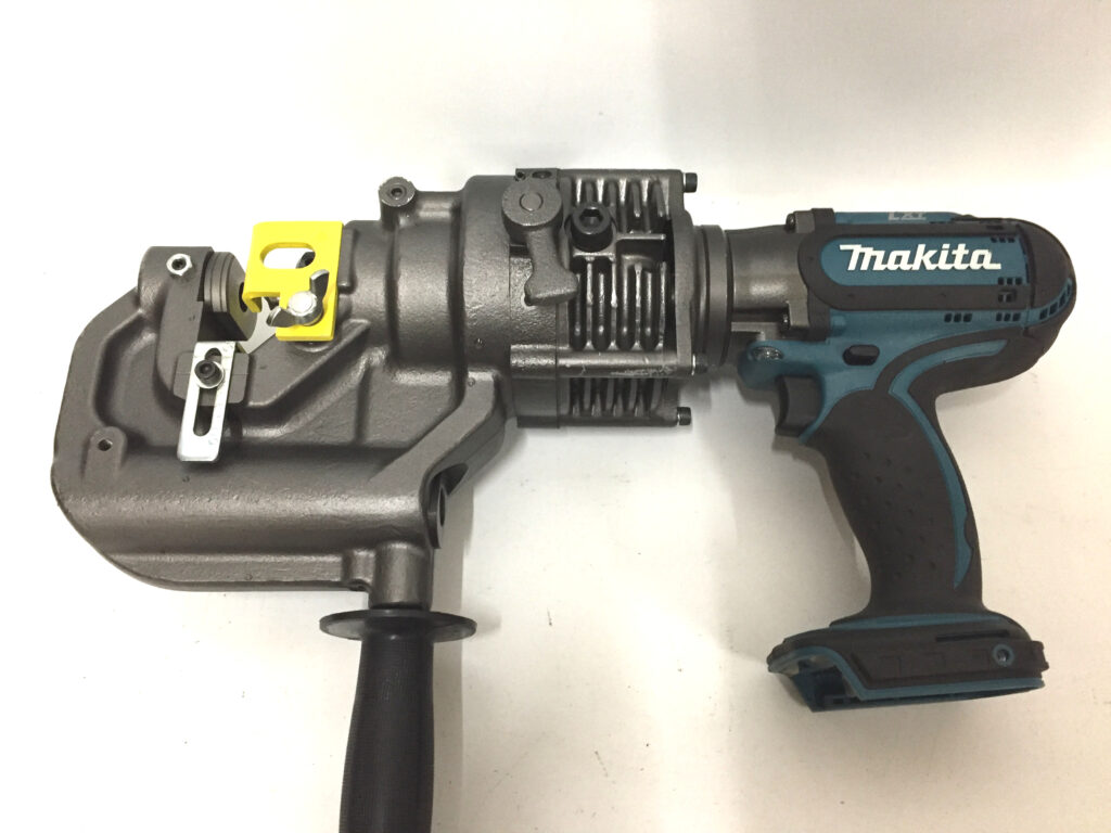 マキタ 充電式パンチャー PP200DRG-1