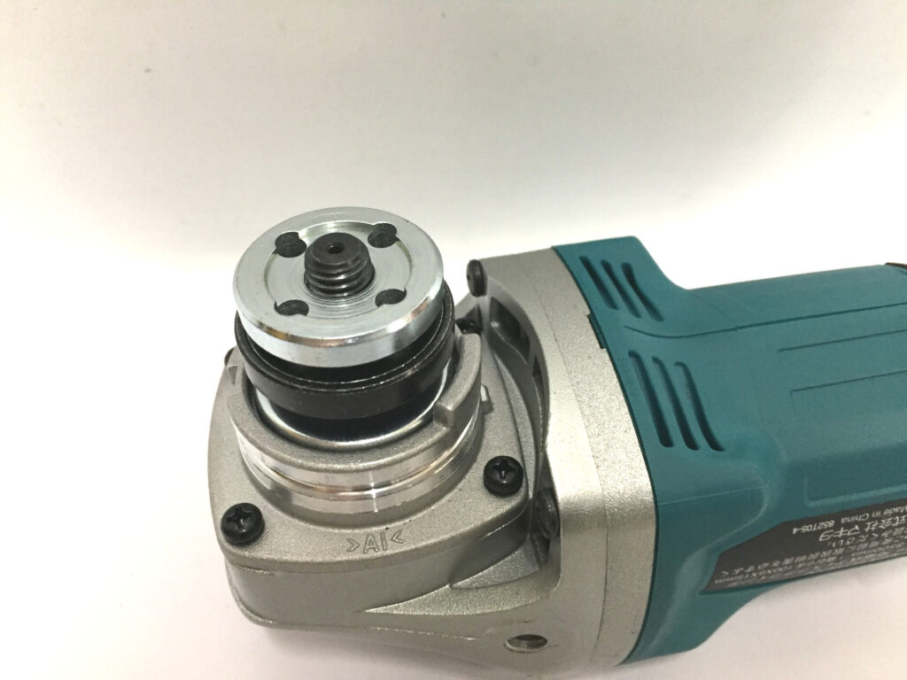 新品同様 マキタ 充電式ディスクグラインダ GA404DZN-3