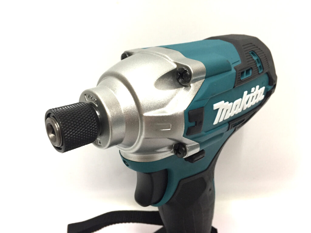 マキタ インパクトドライバ TD156DB-4