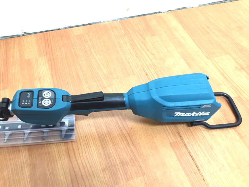マキタ 充電式ポールヘッジトリマ MUN001GZ-4