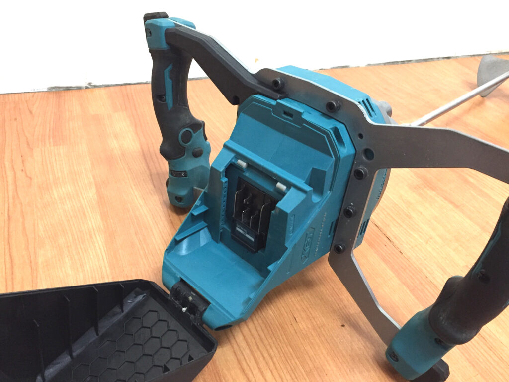 マキタ 充電式カクハン機 UT001G-4