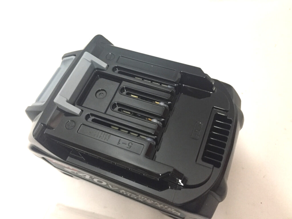 マキタ 40Vmaxリチウムイオンバッテリ BL4020-3