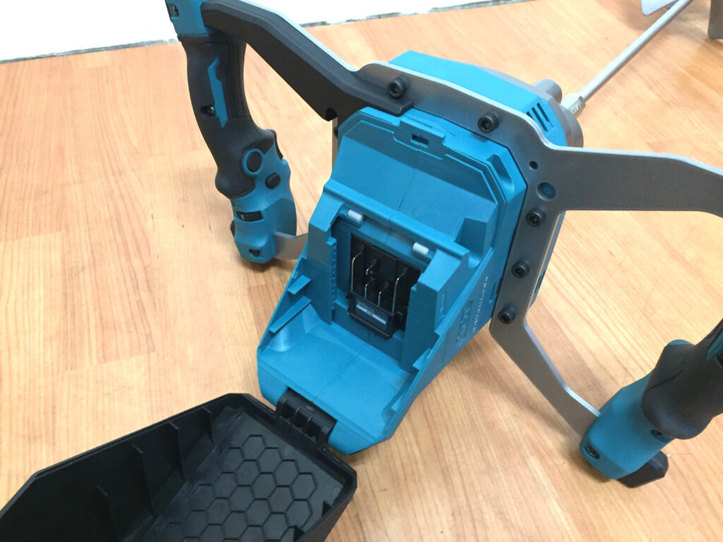 マキタ 充電式カクハン機 UT001G-4