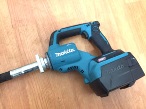 マキタ 充電式コンクリートバイブレータ VR001G-2
