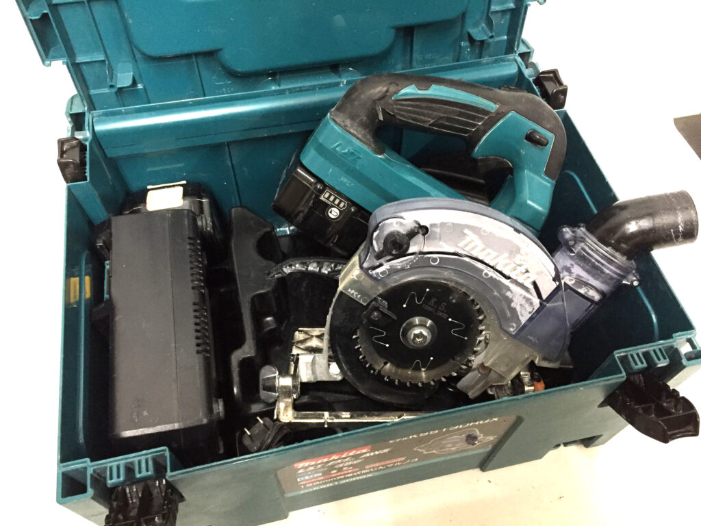 マキタ 充電式防じんマルノコ KS513DRGX-1