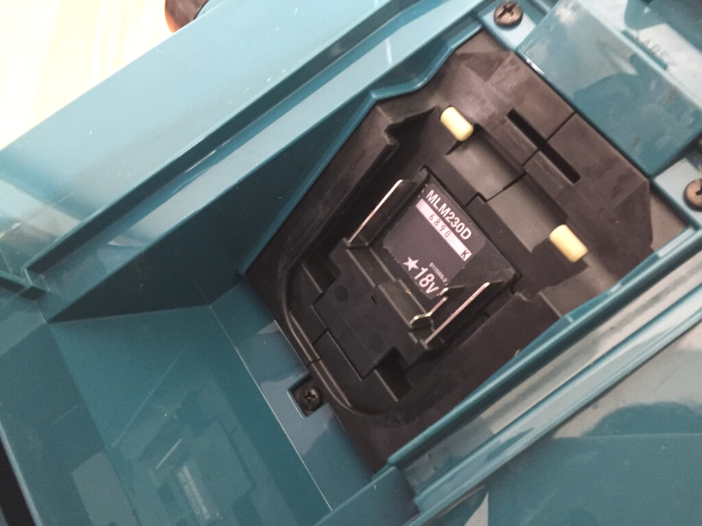 マキタ 充電式芝刈機 MLM230D-3