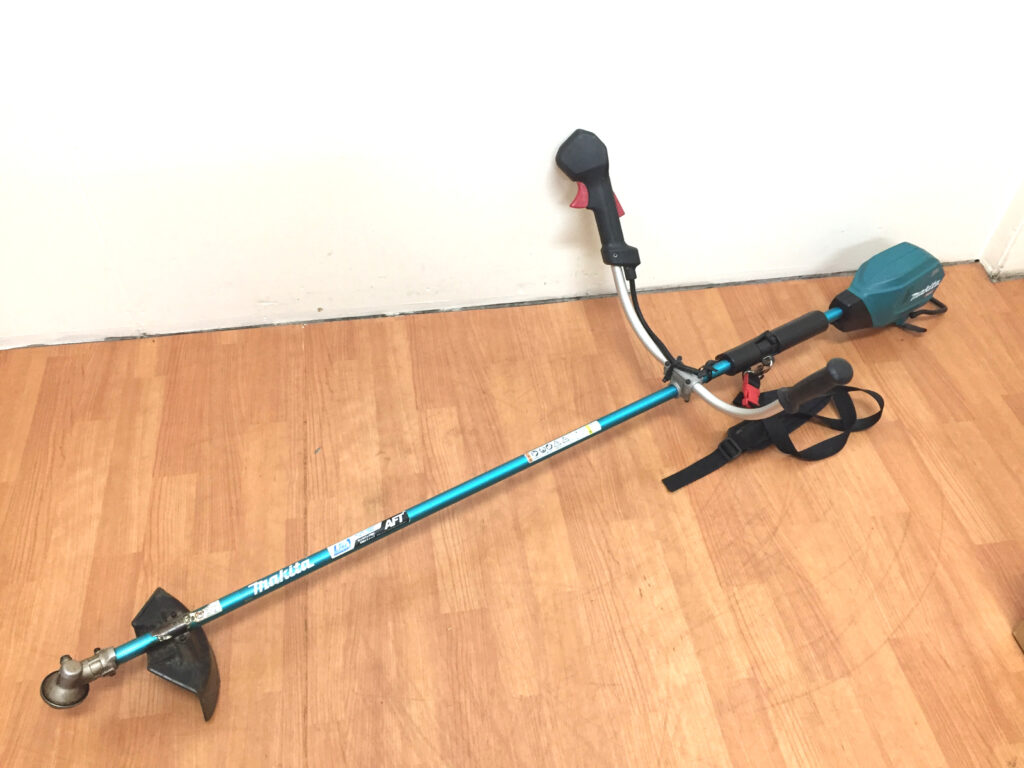 マキタ 充電式草刈機 MUR005G-1